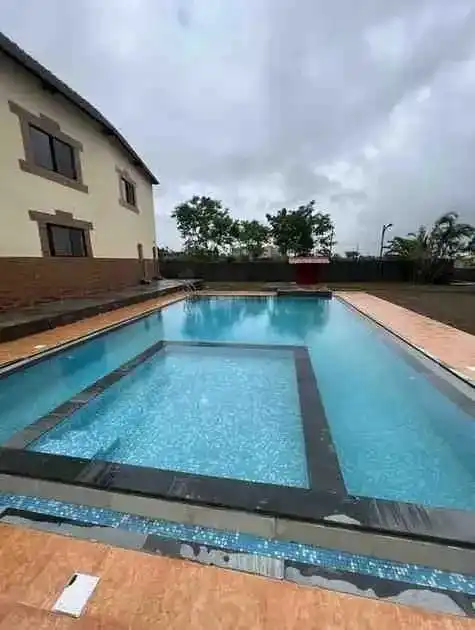 hostel-swimming-pool